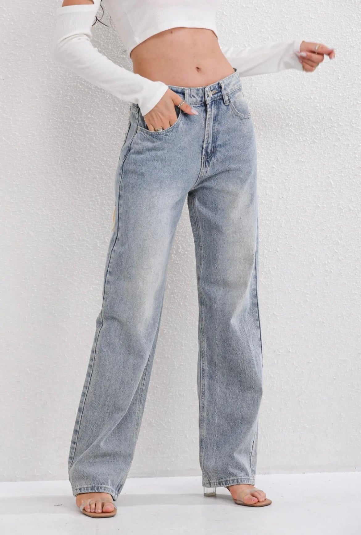 RIPPED | STRAIGHT LEG JEANS