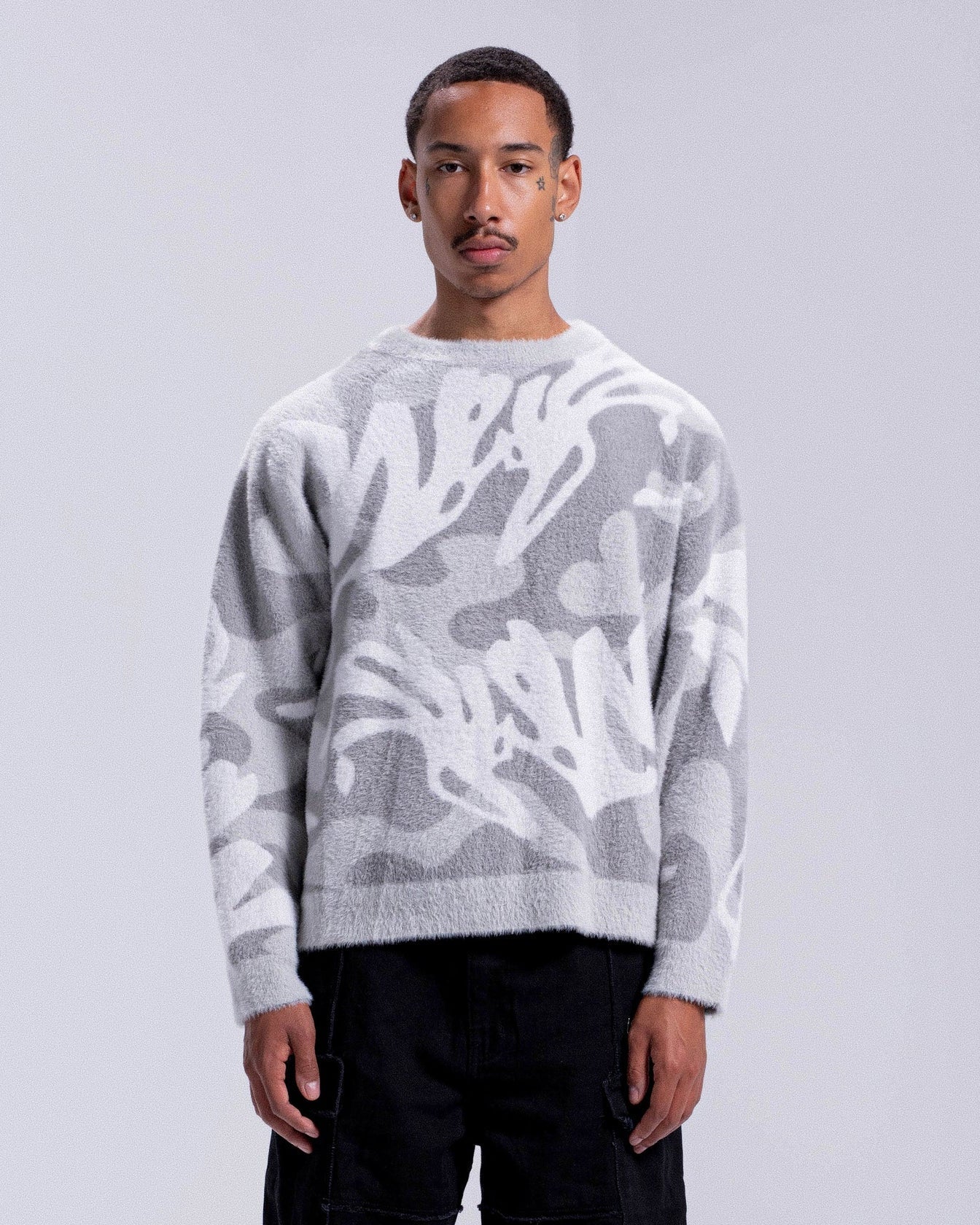 JOSH | FLUFFY SWEATER